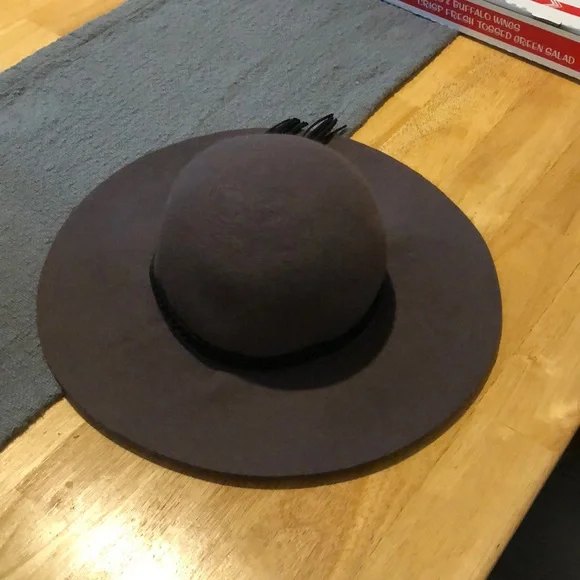 Floppy Hat - Picture 1 of 5